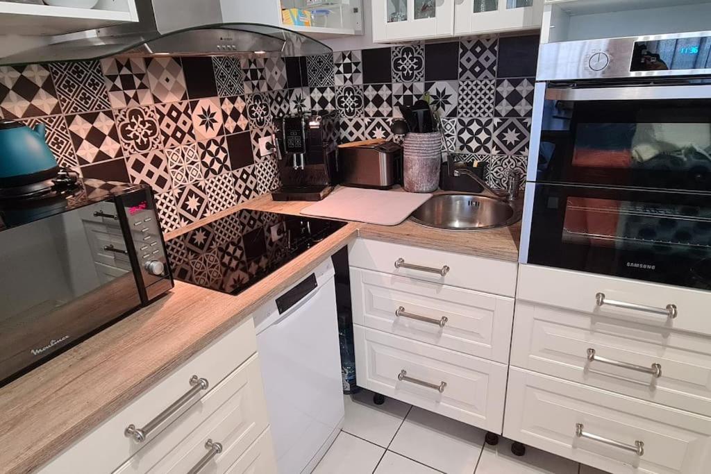 Charmant Logement Avec Jacuzzi Mantes-la-Jolie Zewnętrze zdjęcie